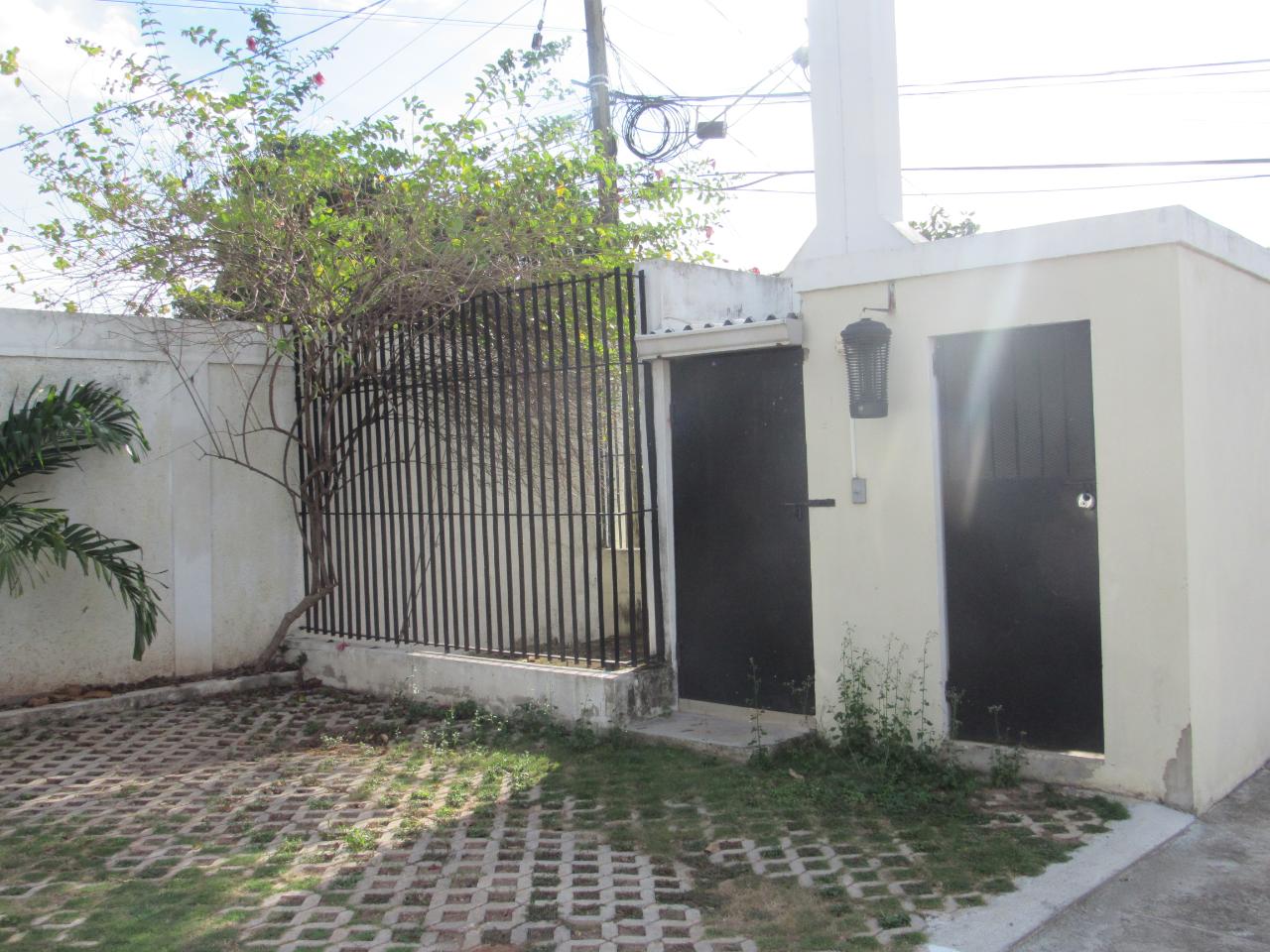 8 Hamlet Crescent 2