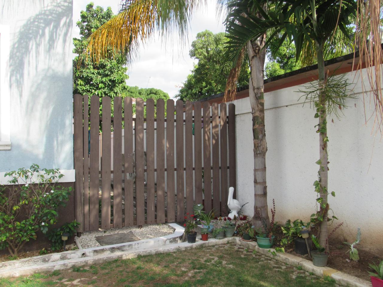 8 Hamlet Crescent 2
