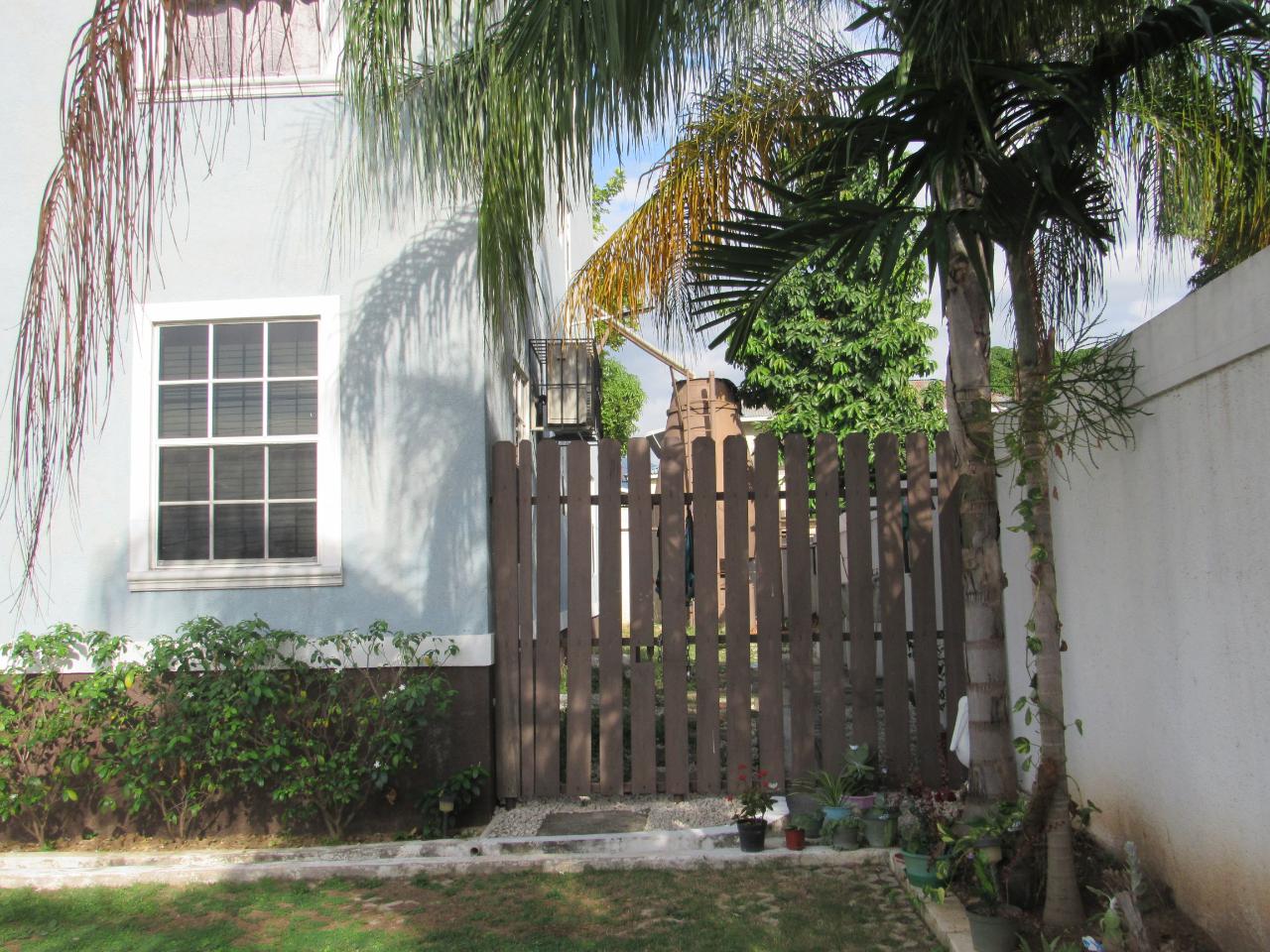 8 Hamlet Crescent 2