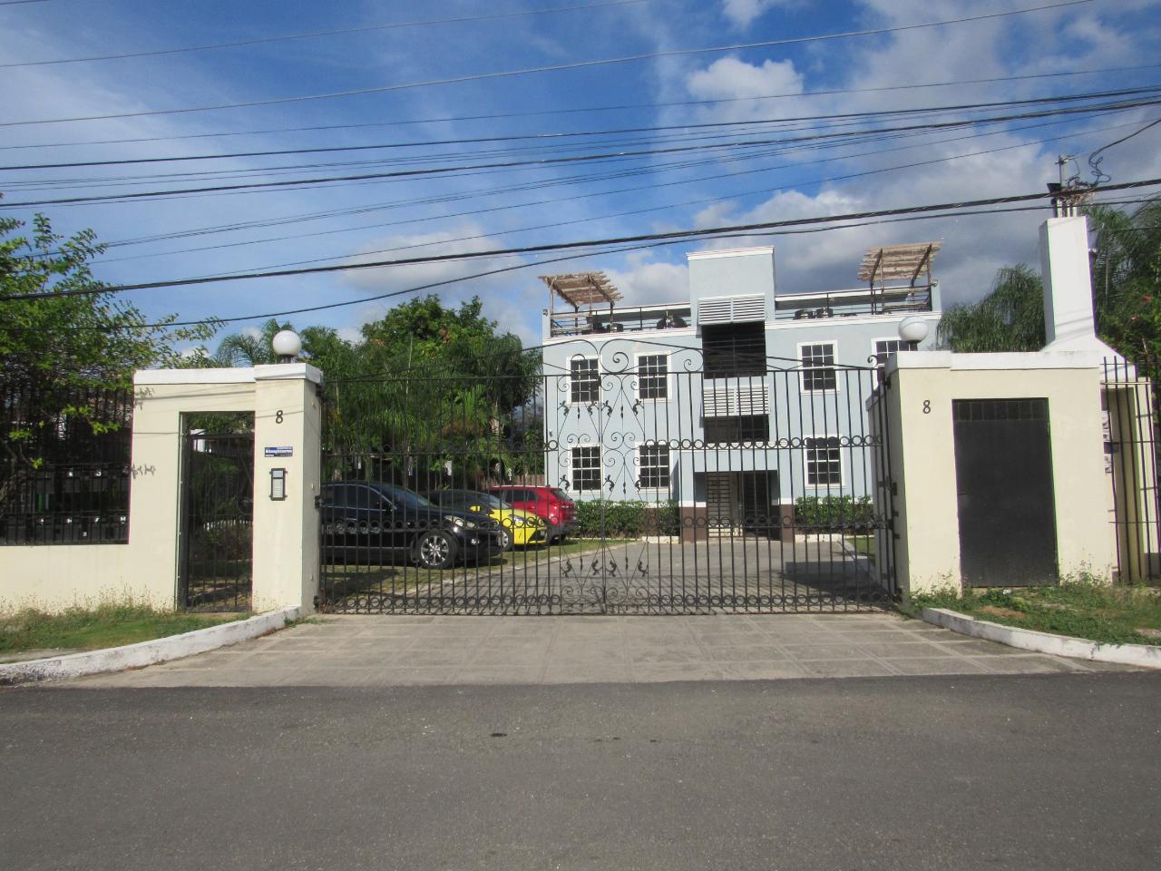 8 Hamlet Crescent 2