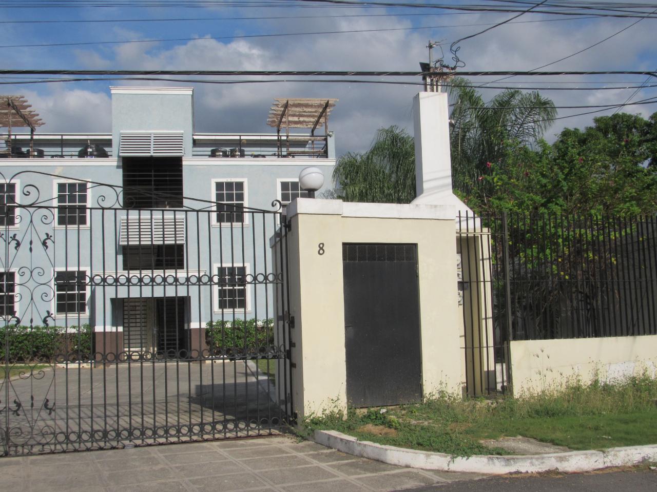 8 Hamlet Crescent 2