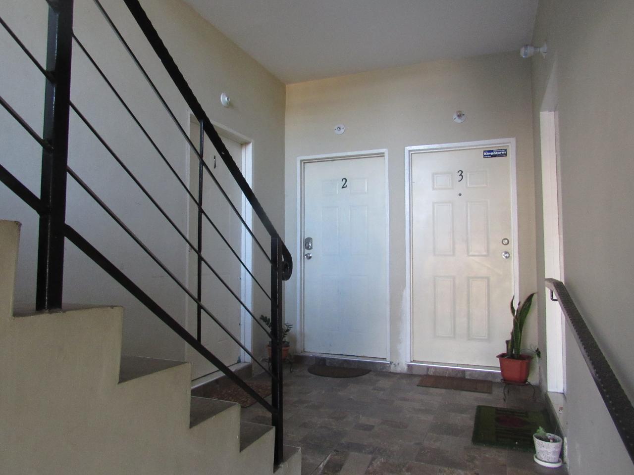 8 Hamlet Crescent 2