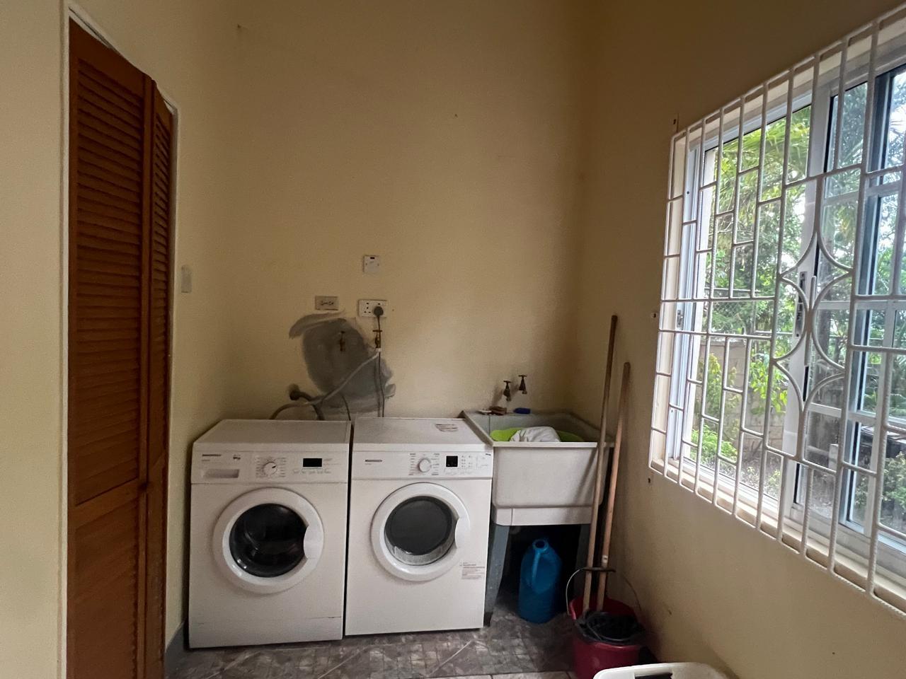 115 Victor Avenue, Inglewood