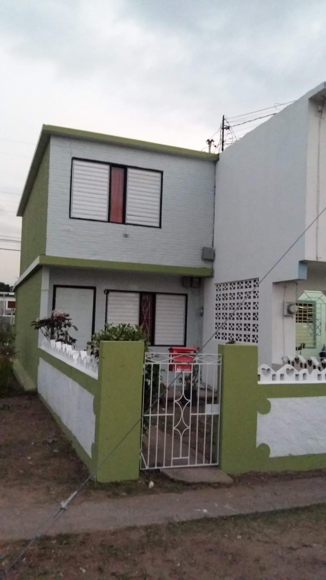 1 Darlene Way, Glendale