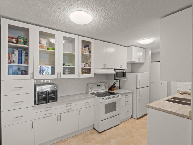 1810 Summit Drive 19