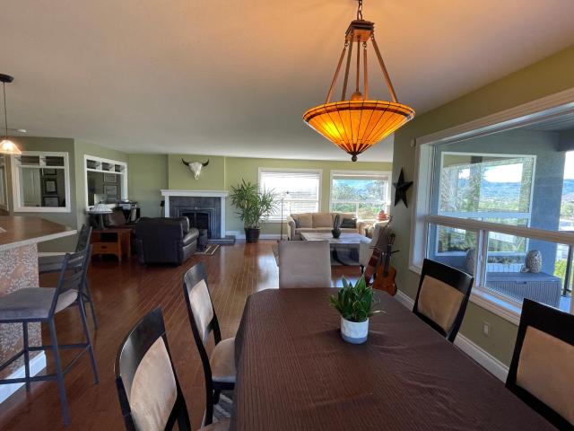 1491 Pine Cres