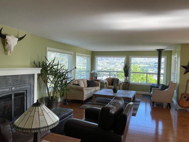 1491 Pine Cres