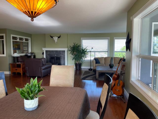 1491 Pine Cres
