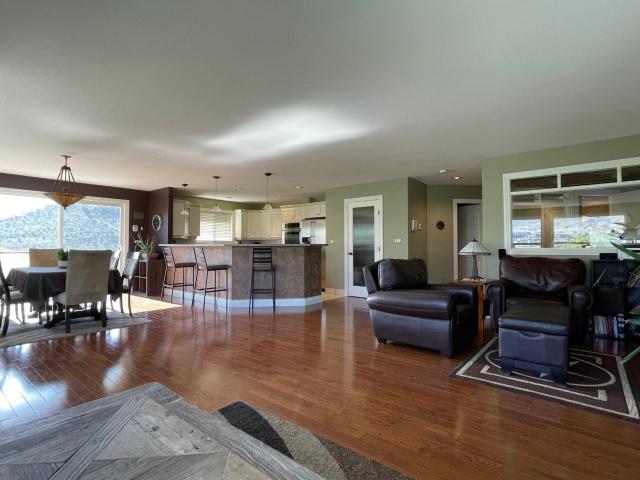 1491 Pine Cres