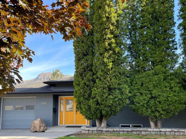 1491 Pine Cres
