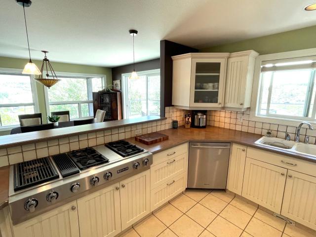 1491 Pine Cres