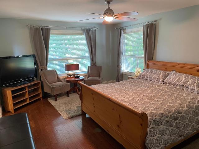 1491 Pine Cres