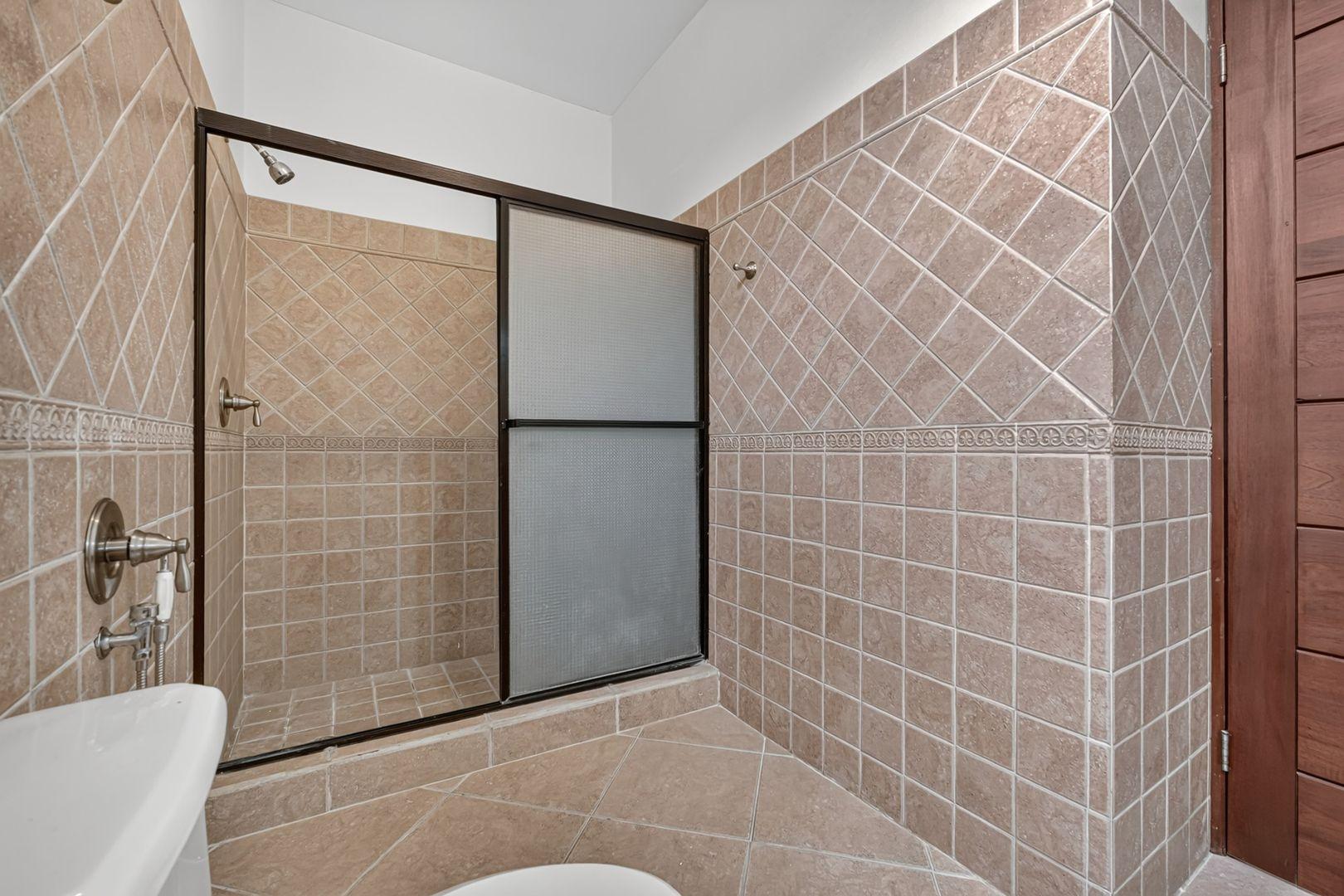 Listing Photo 19