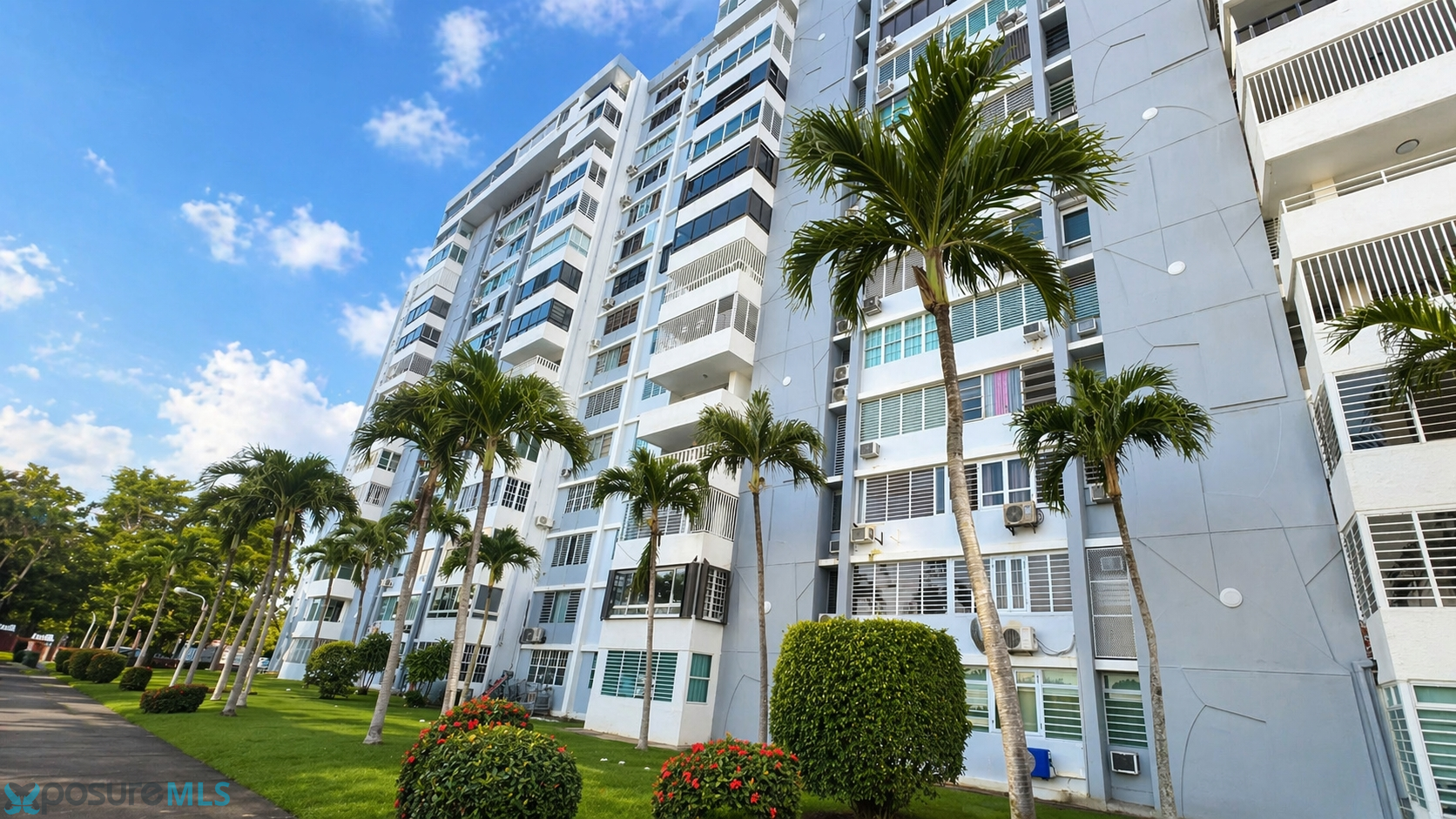 Camuy,  Carolina Condominium 00979