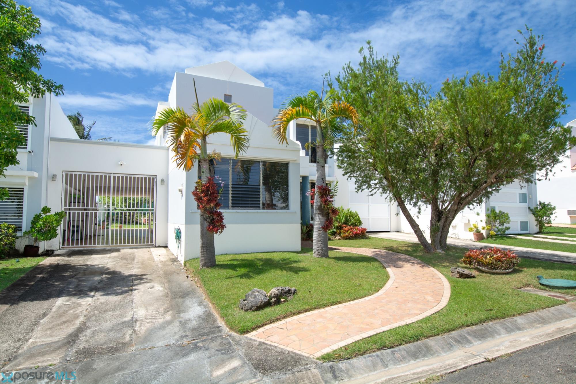 Townhouse en Alquiler - Vega Alta