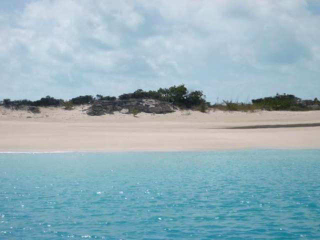 2 AC + 100 FT BEACH FRONT — photo 2