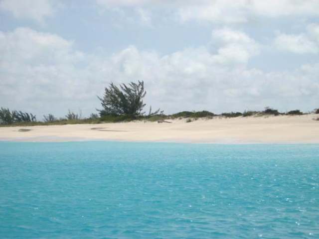 2 AC + 100 FT BEACH FRONT — photo 3