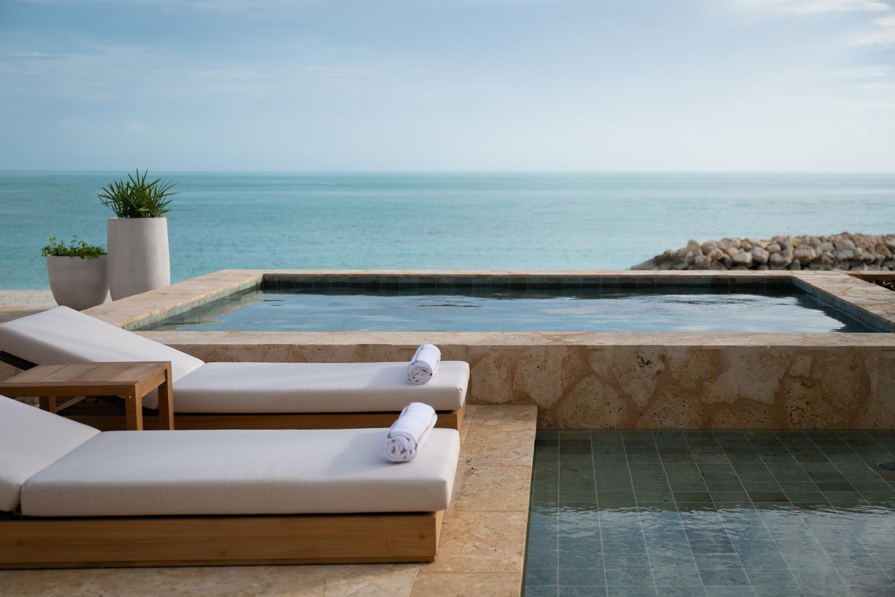 C6 - The Strand Turks & Caicos