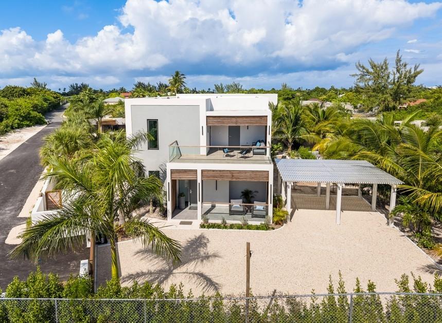 3 LEEWARD PALMS — photo 4