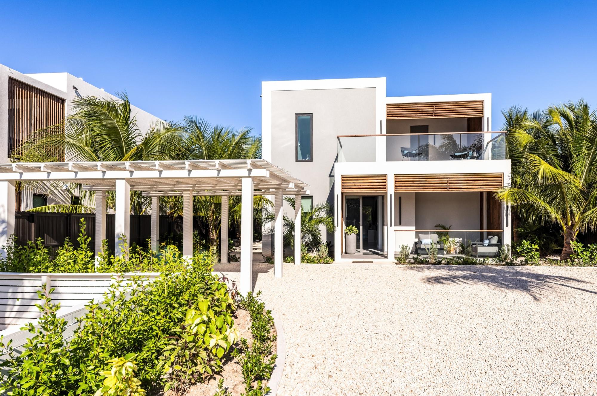 2 LEEWARD PALMS — photo 4