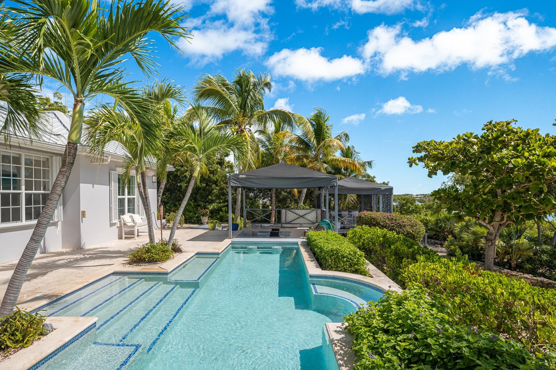 SHUTTERS VILLA