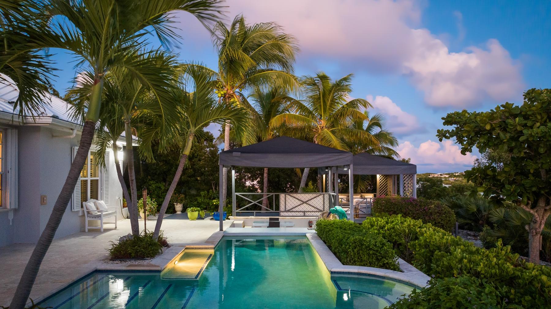 SHUTTERS VILLA