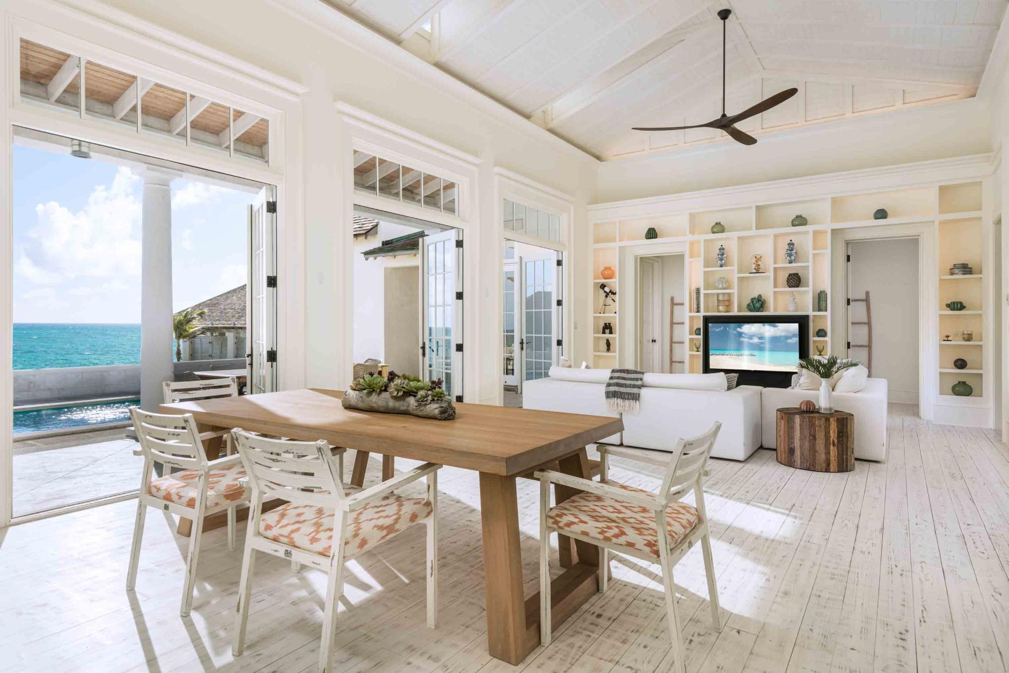 AURORA - AMBERGRIS CAY — photo 4