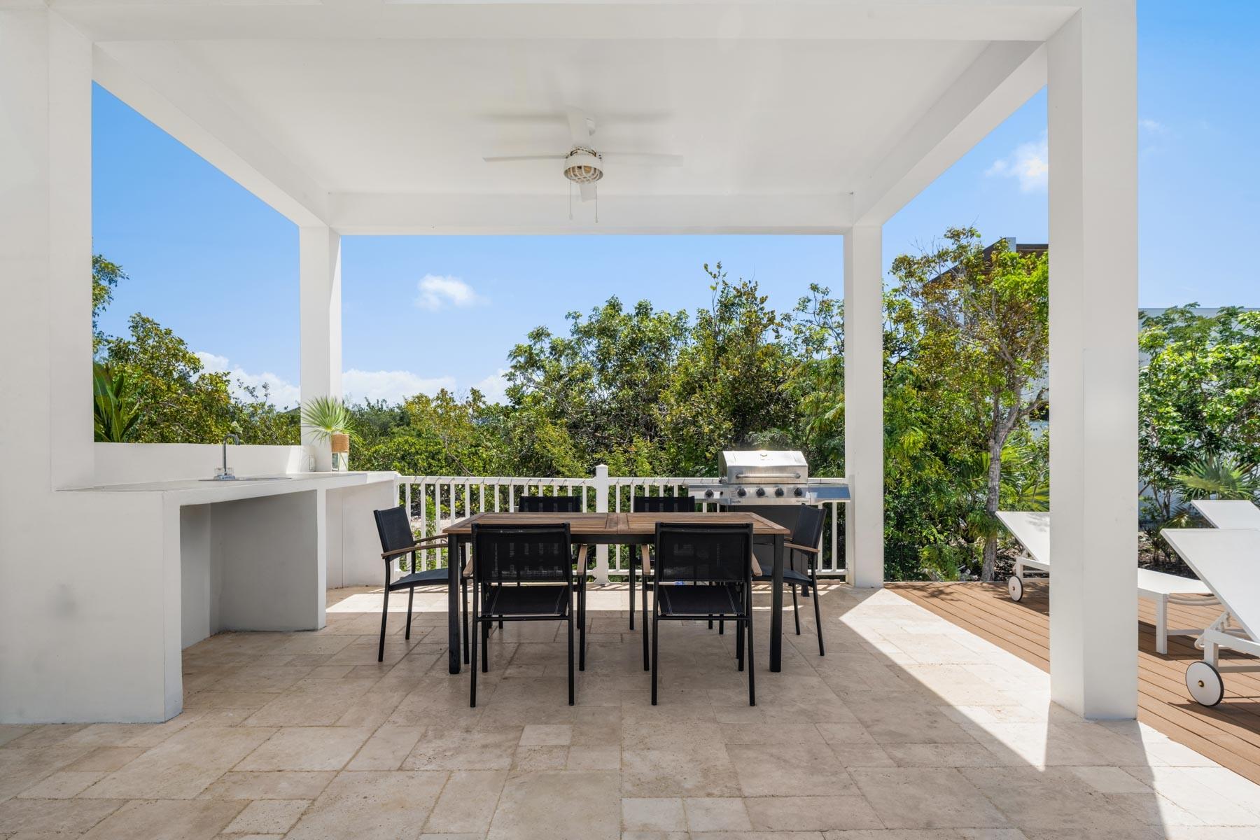 Blue Lotus Villa Long Bay