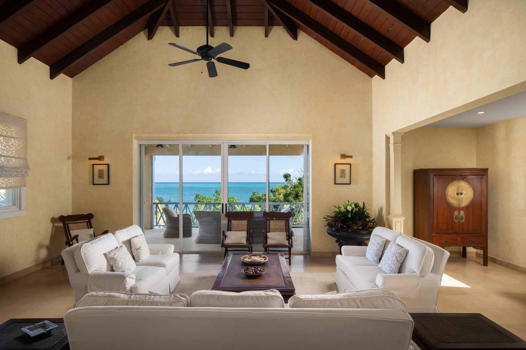 BLUE CAY - Thompson Cove Beachfront