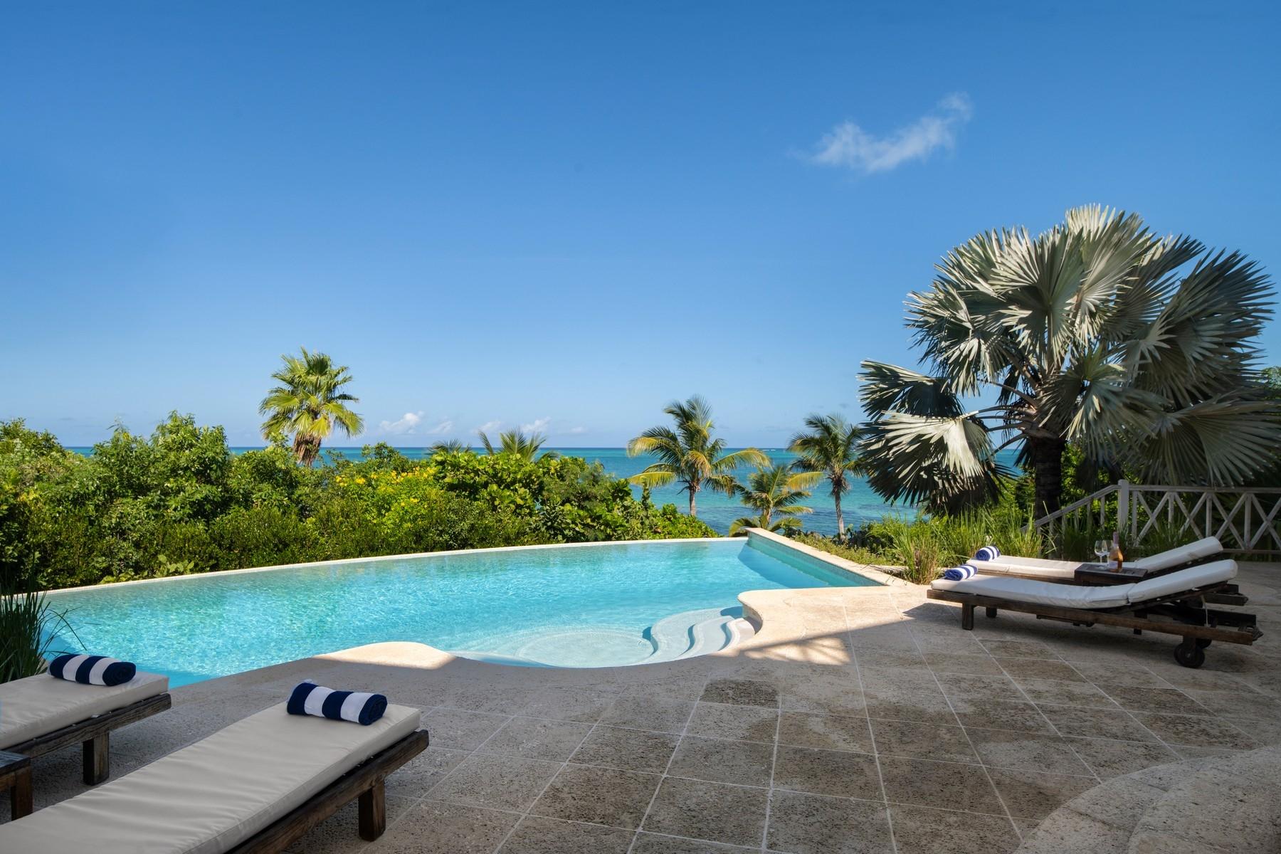 BLUE CAY - Thompson Cove Beachfront