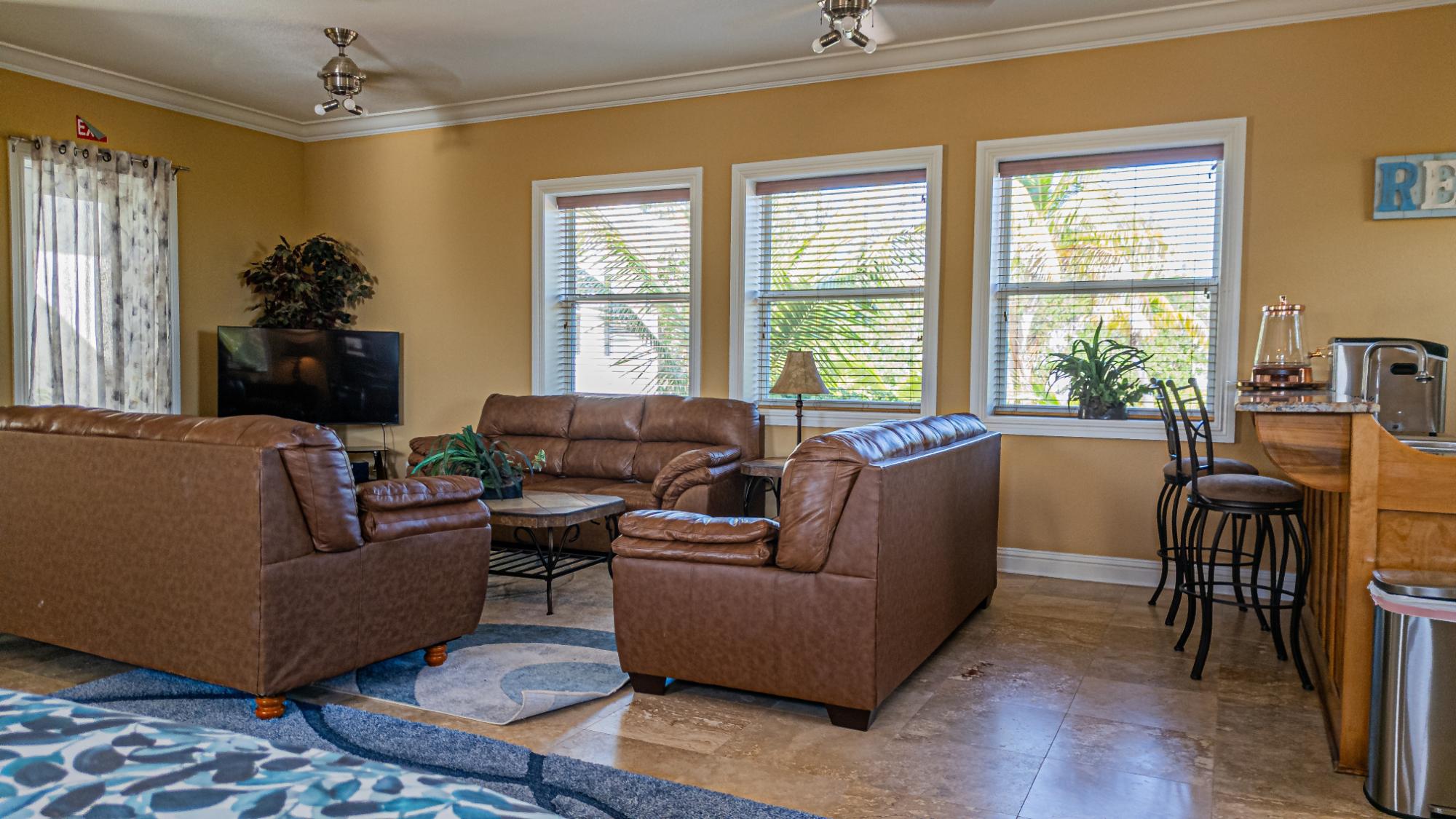 WHITBY BEACHFRONT VILLA — photo 3