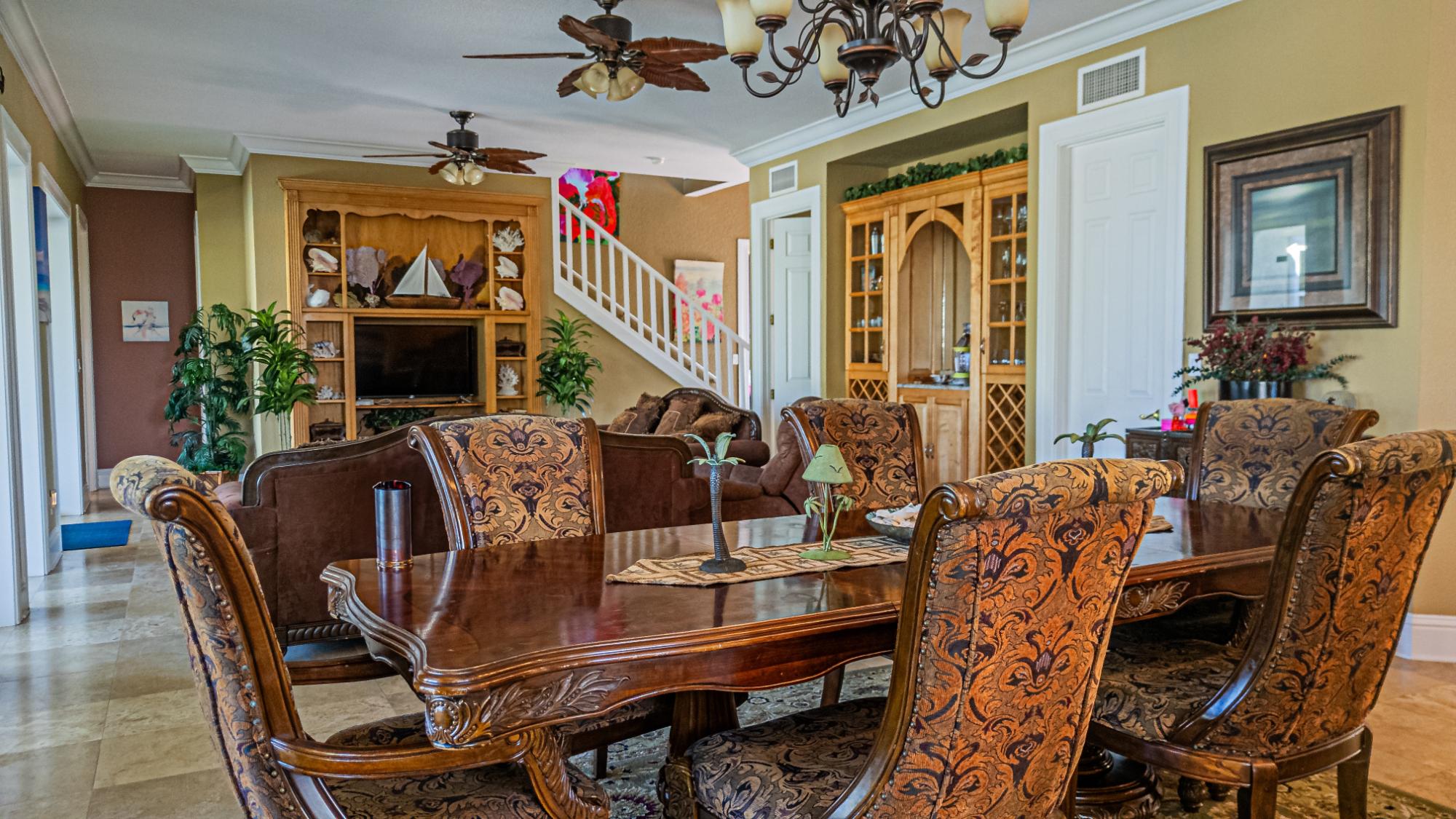 WHITBY BEACHFRONT VILLA — photo 4