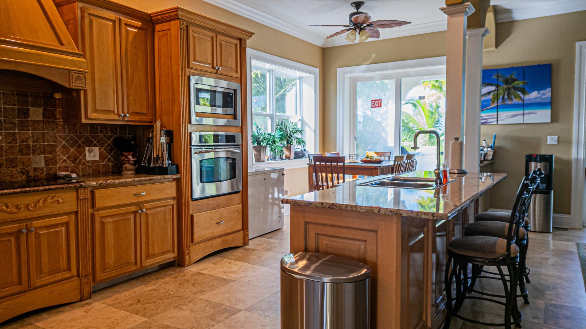 WHITBY BEACHFRONT VILLA — photo 5