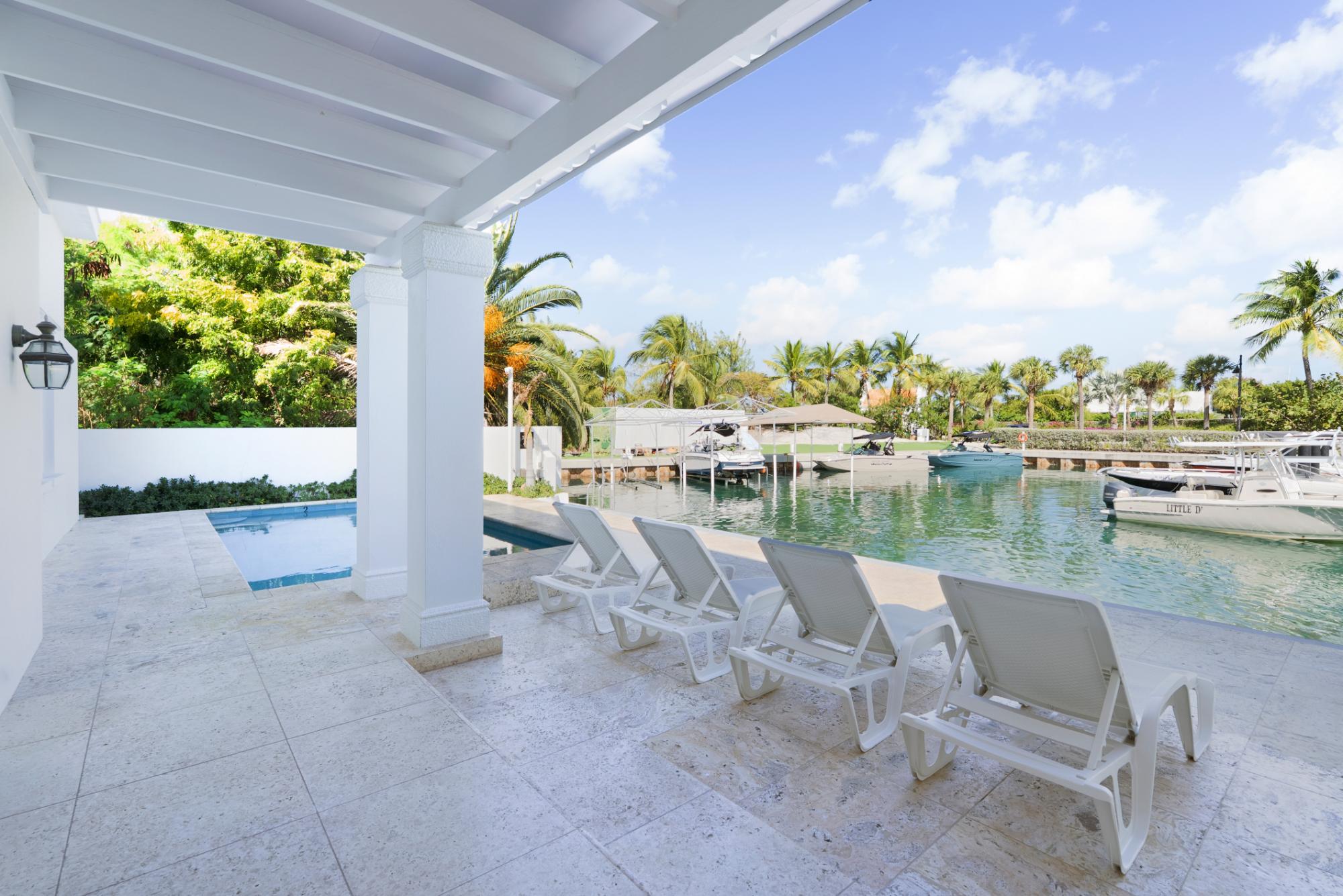 CHANNEL VILLA