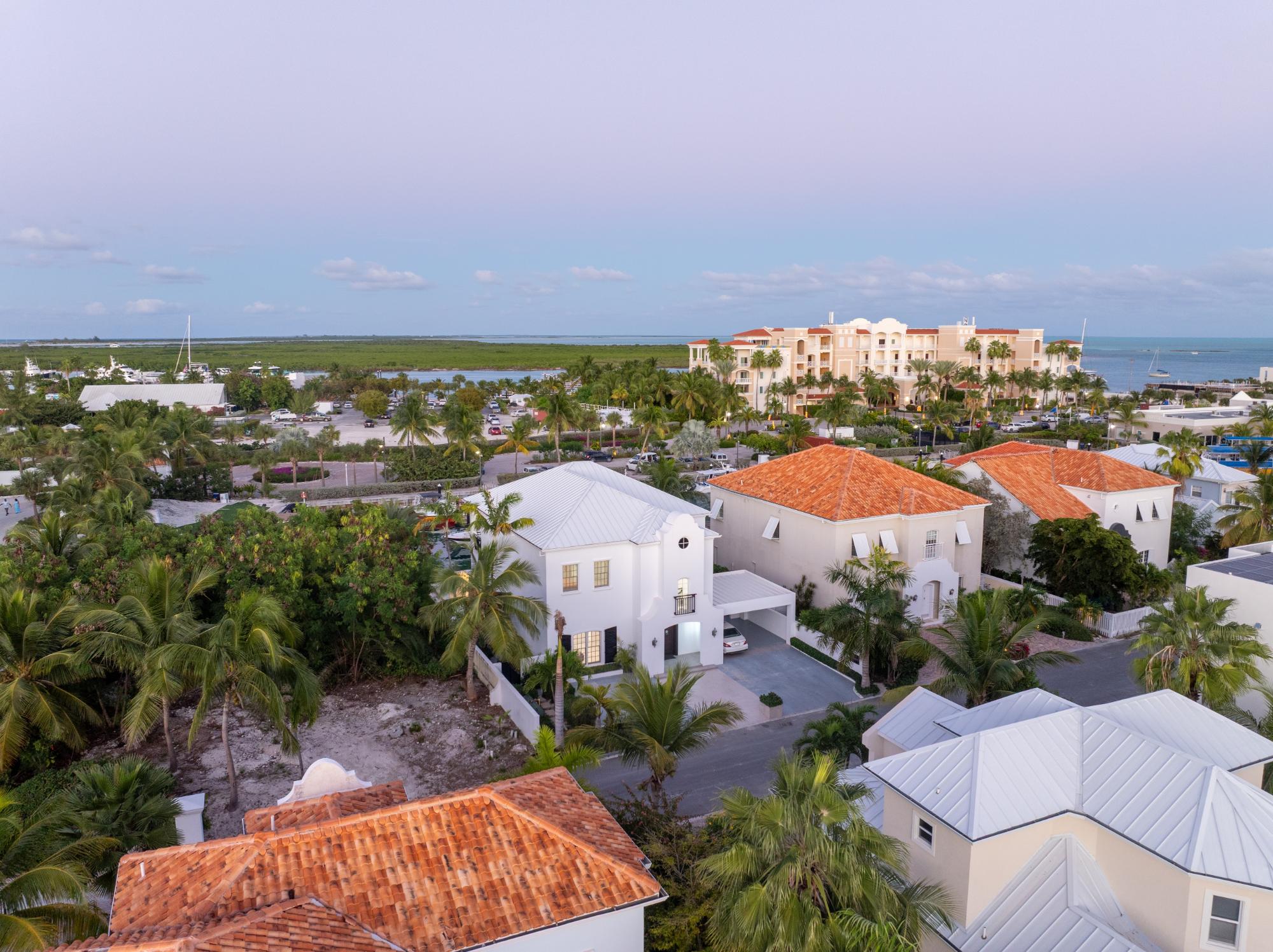 CHANNEL VILLA