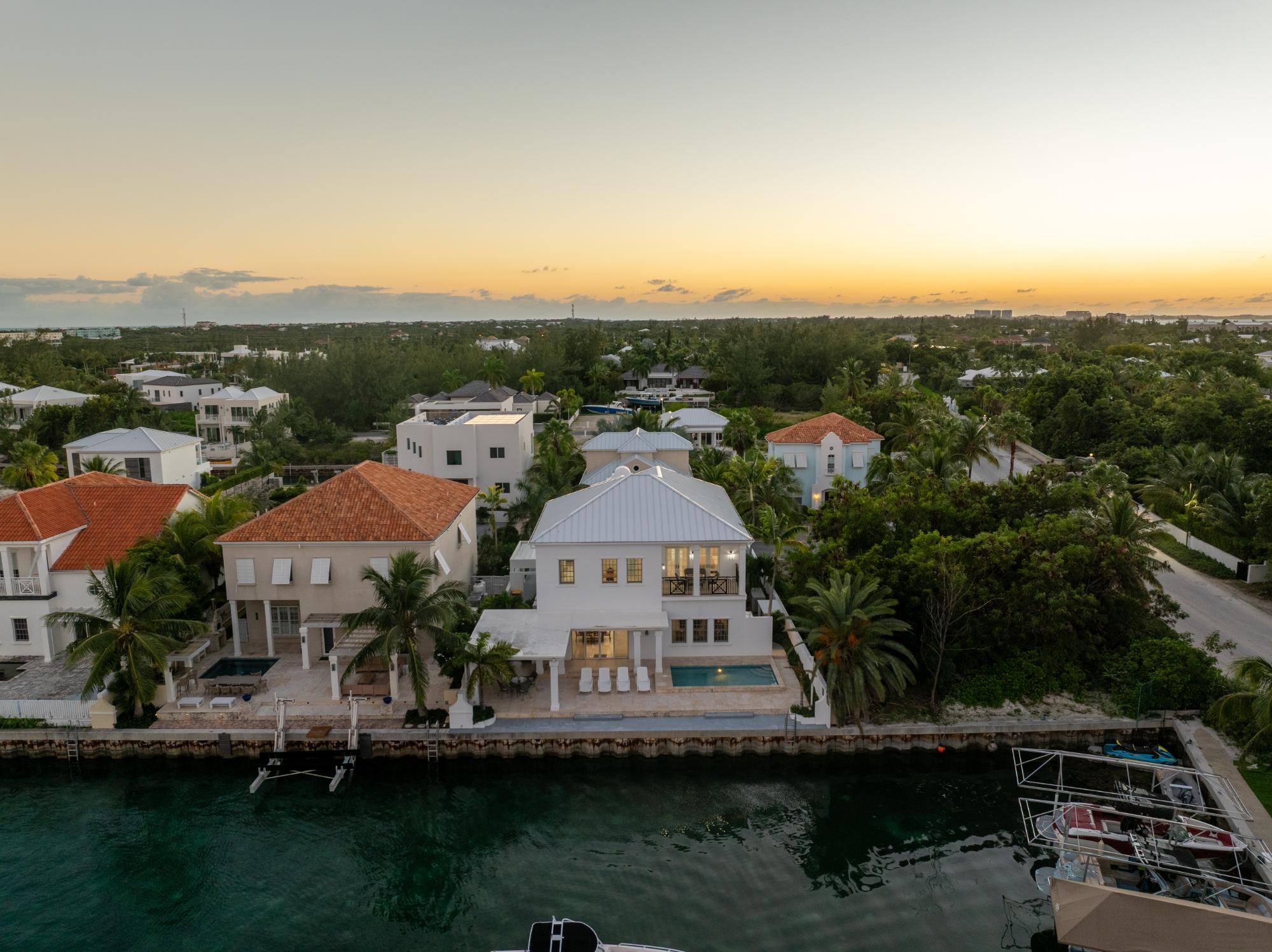 CHANNEL VILLA