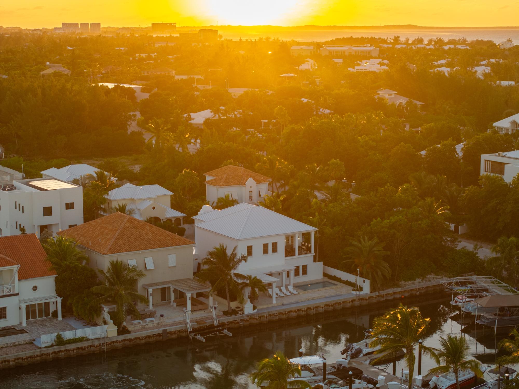 CHANNEL VILLA