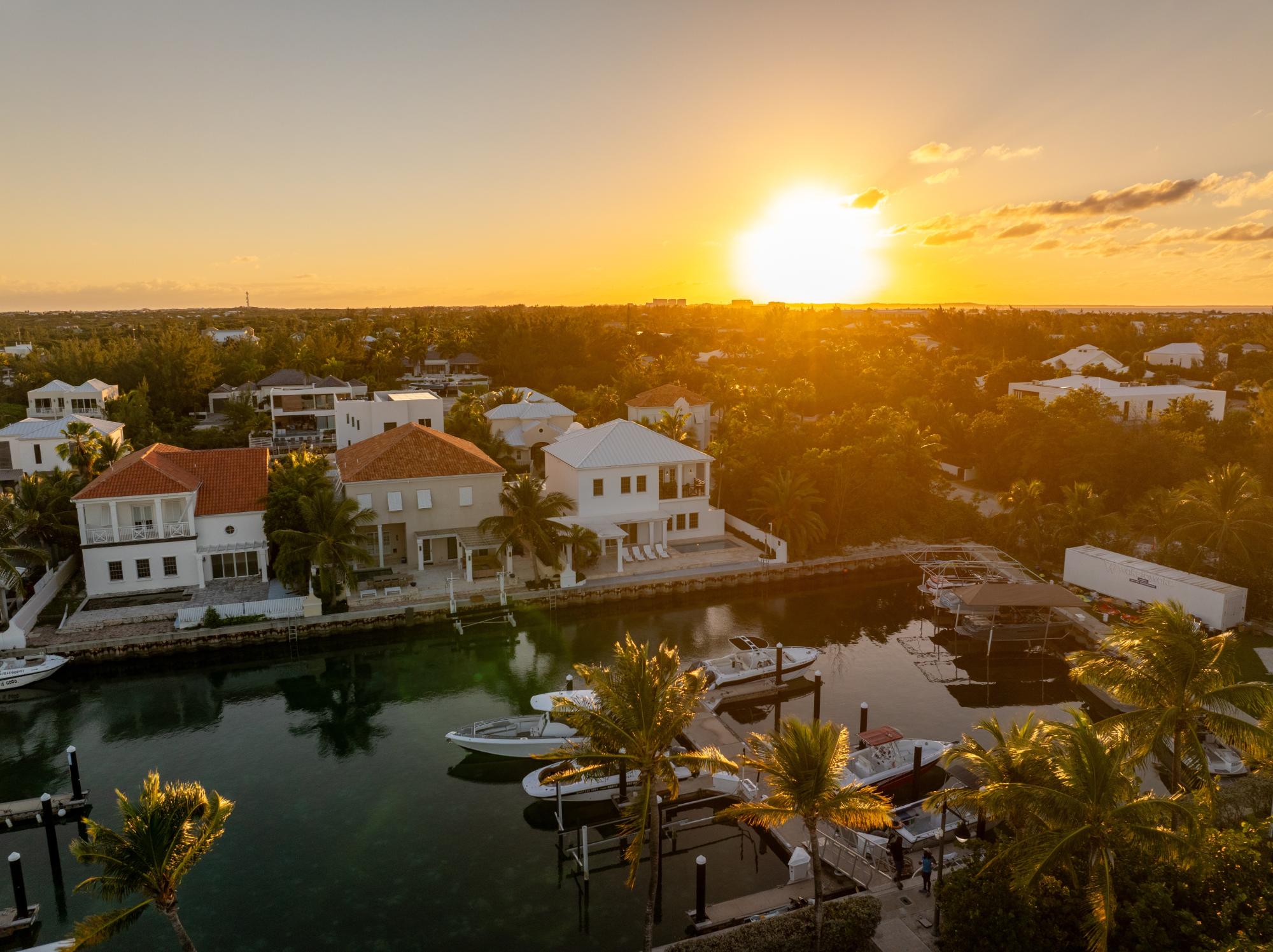 CHANNEL VILLA