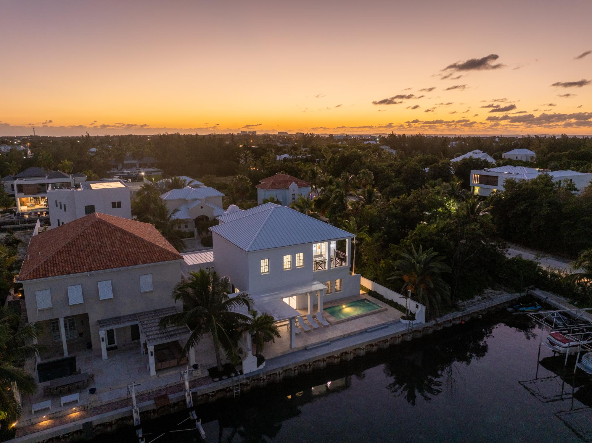 CHANNEL VILLA