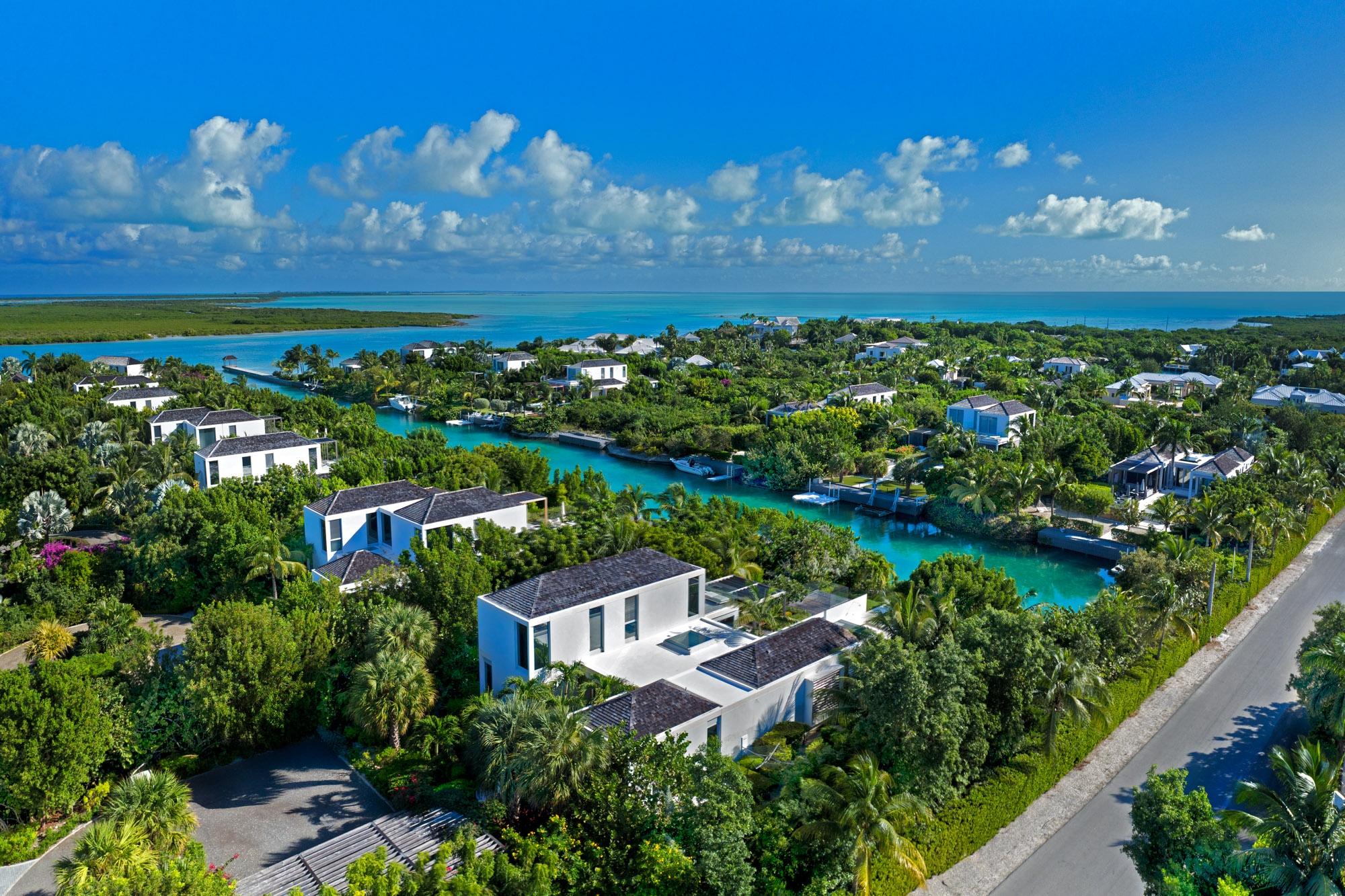 BLUE CAY ESTATE — photo 3