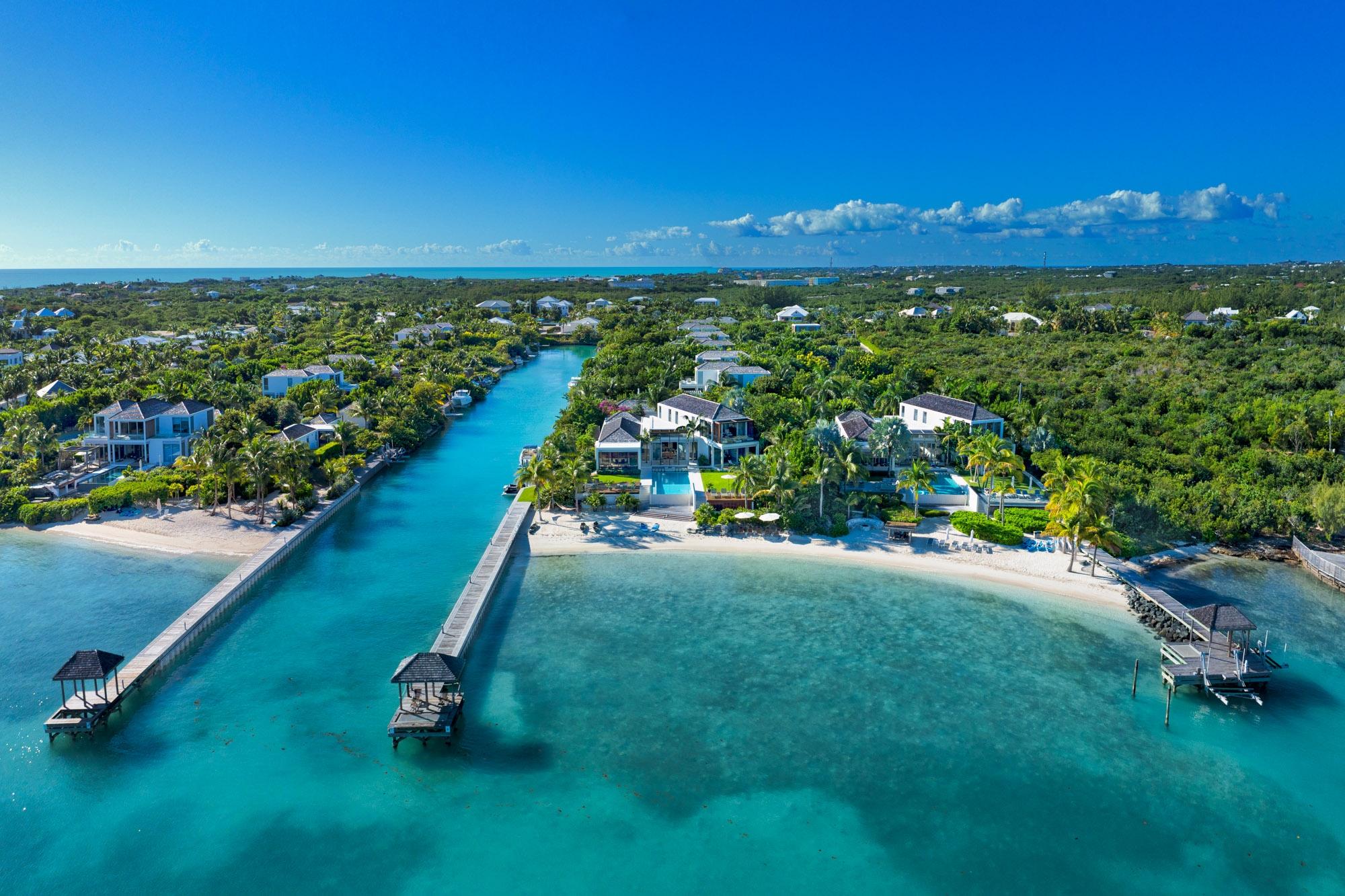 BLUE CAY ESTATE — photo 2