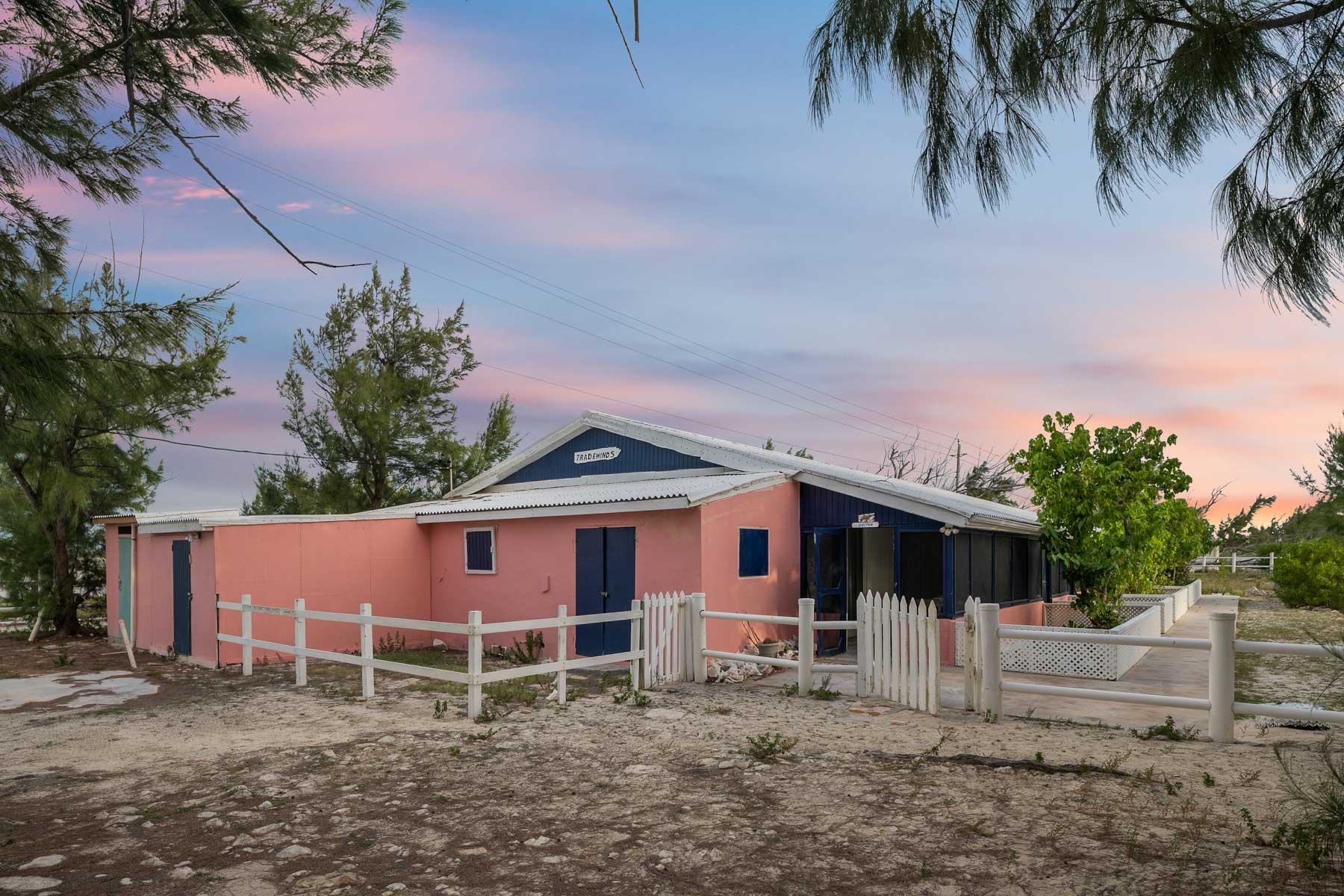 TRADEWINDS, SALTCAY
