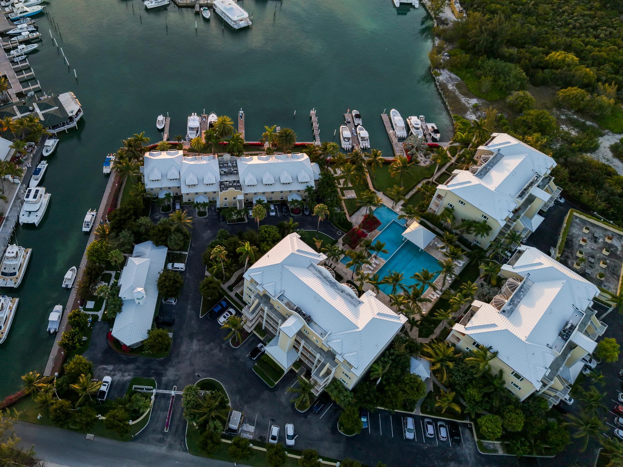 B2 YACHT CLUB