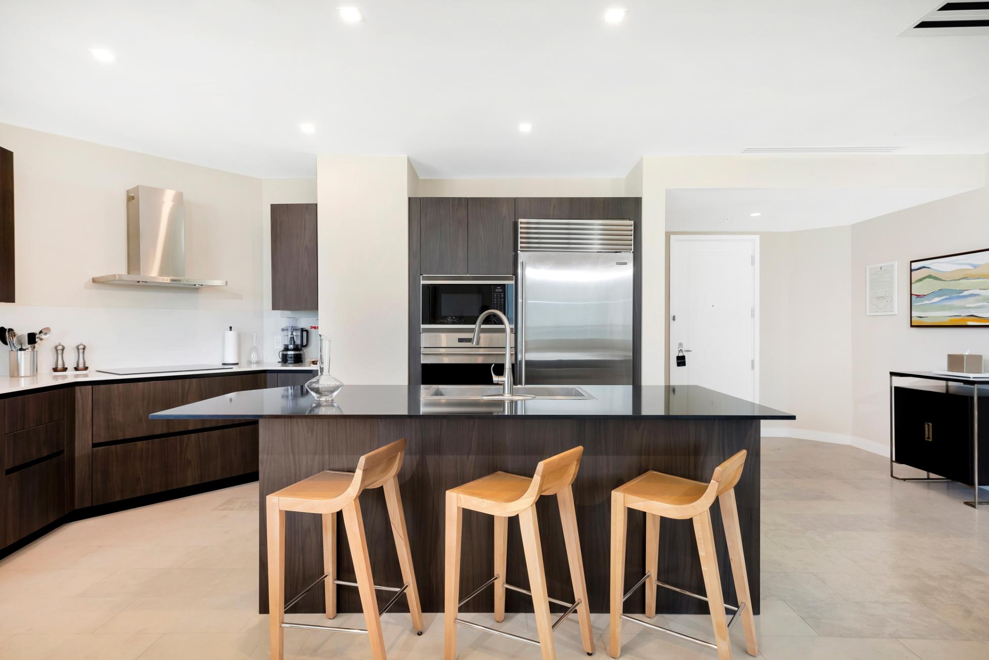 UNIT 1040 (4A) RITZ CARLTON 3BR/4BA/DEN/LAUNDRY