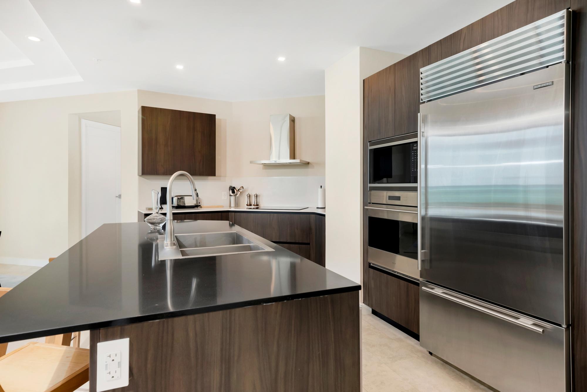 UNIT 1040 (4A) RITZ CARLTON 3BR/4BA/DEN/LAUNDRY