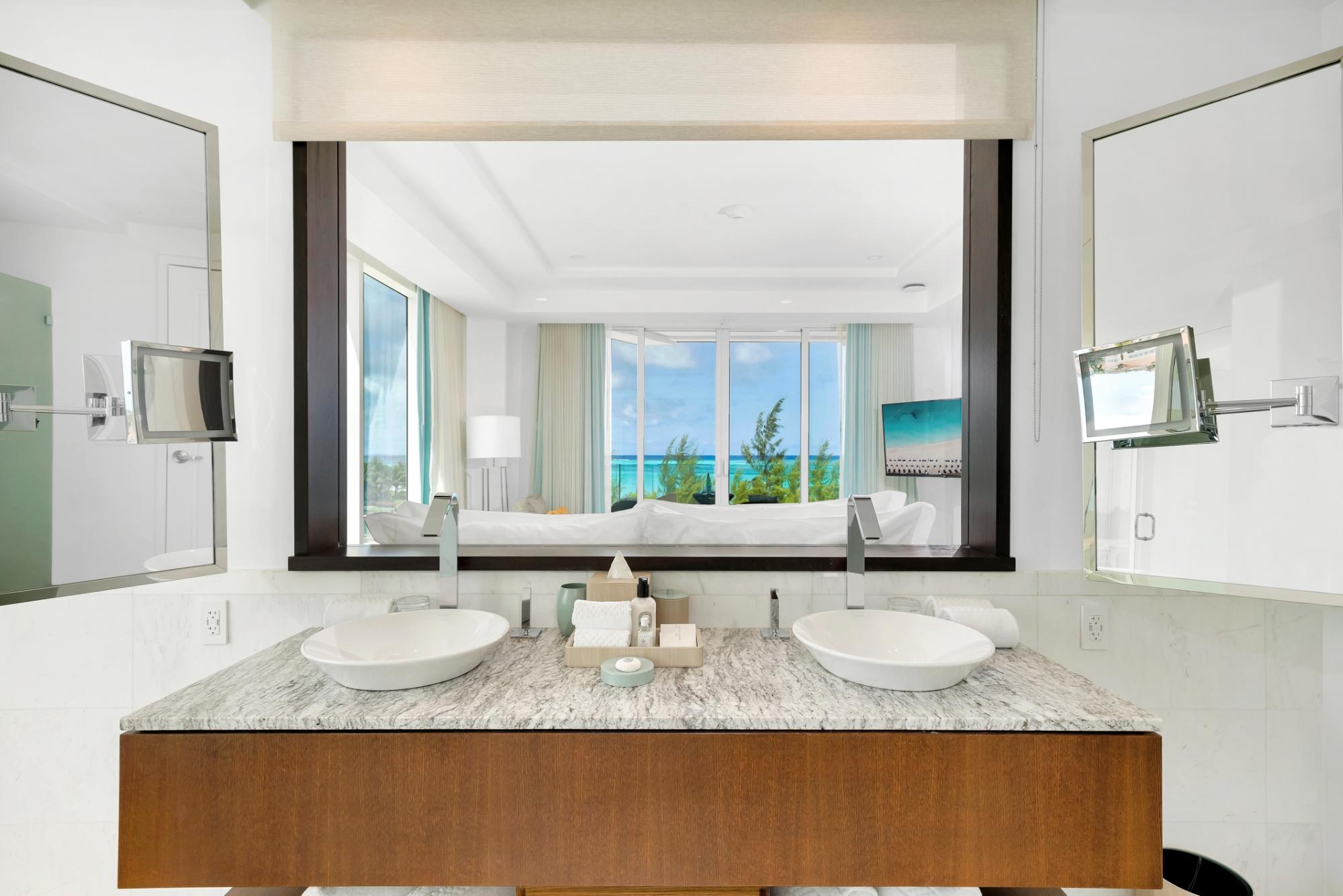 UNIT 1040 (4A) RITZ CARLTON 3BR/4BA/DEN/LAUNDRY