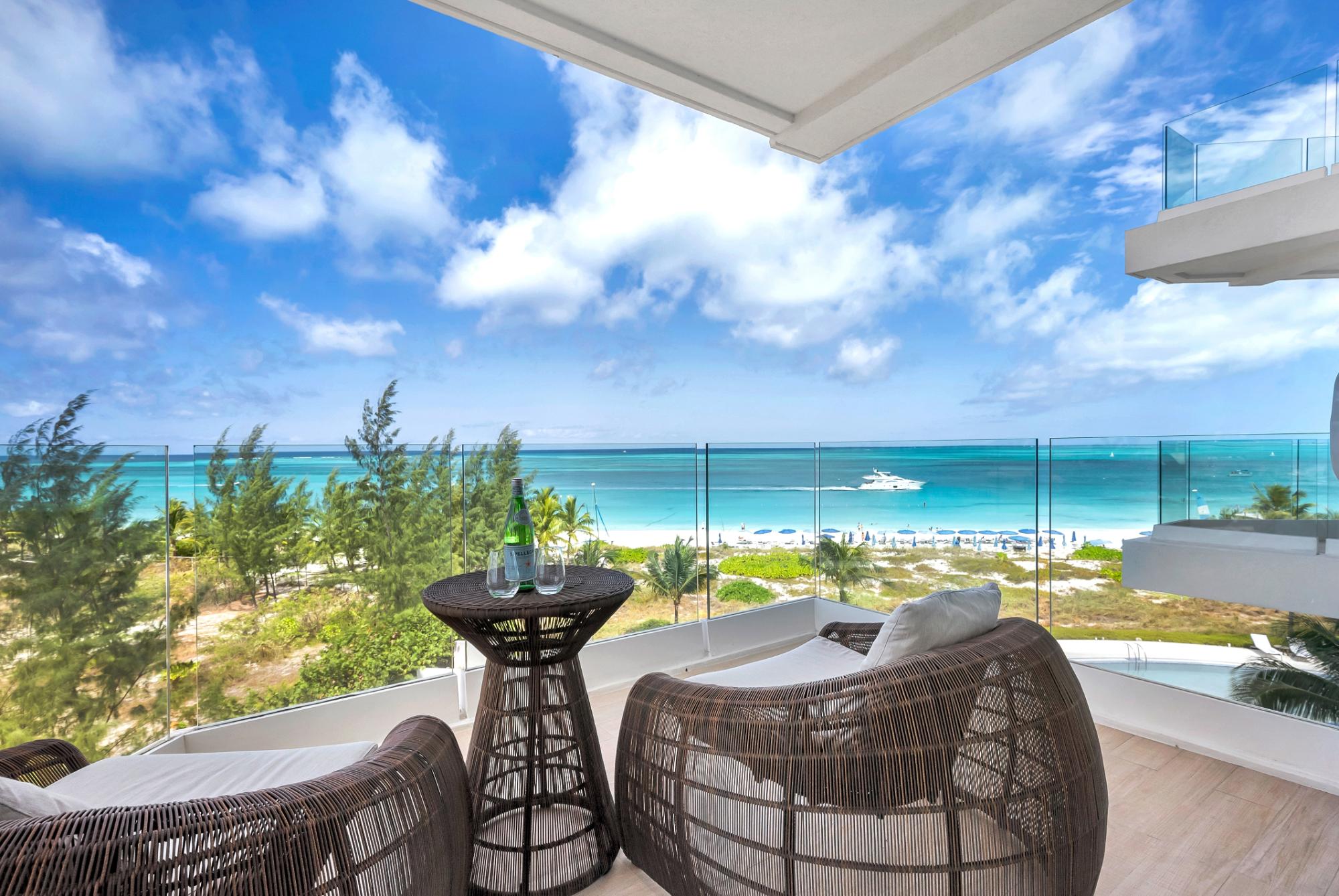 UNIT 1040 (4A) RITZ CARLTON 3BR/4BA/DEN/LAUNDRY