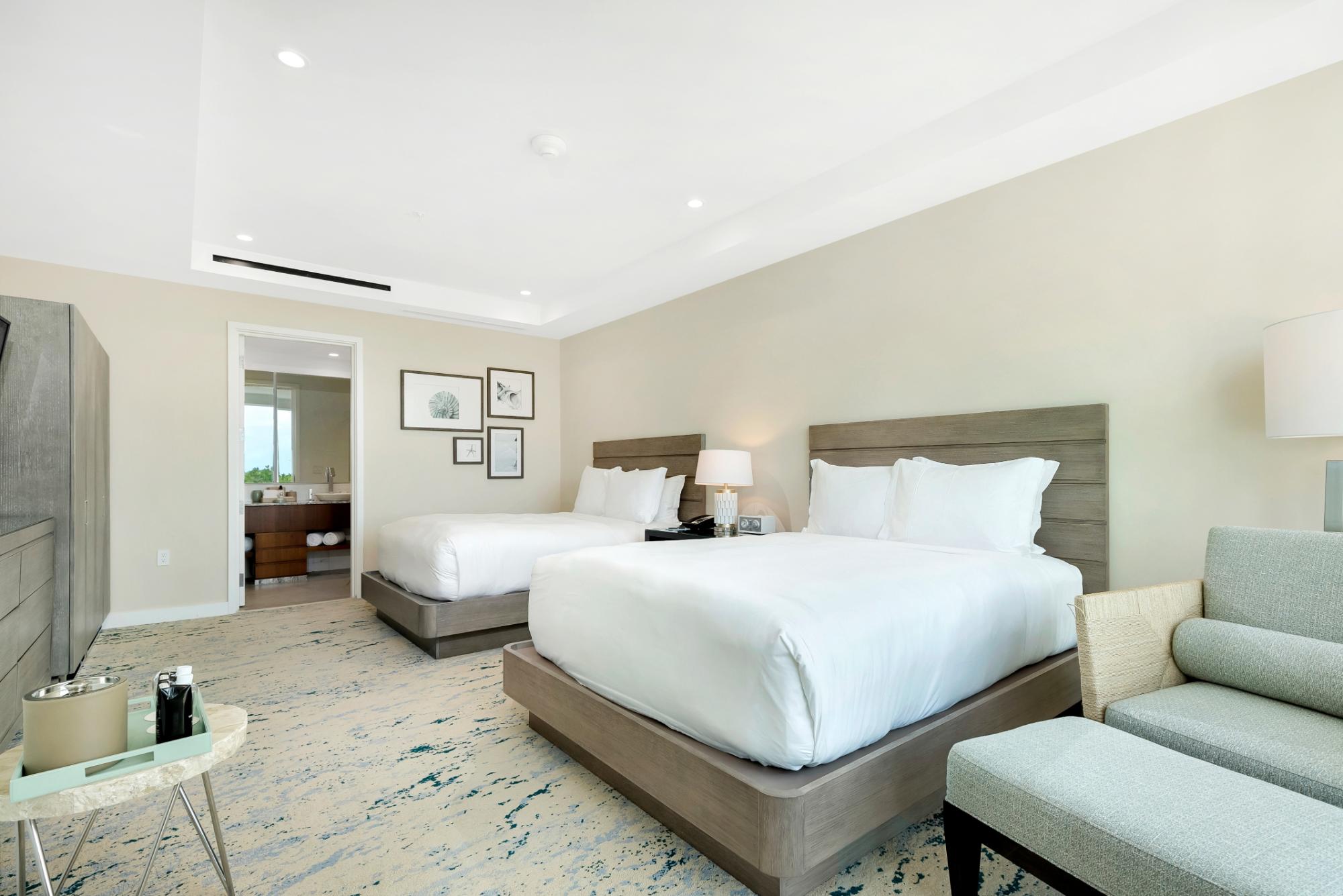 UNIT 1040 (4A) RITZ CARLTON 3BR/4BA/DEN/LAUNDRY