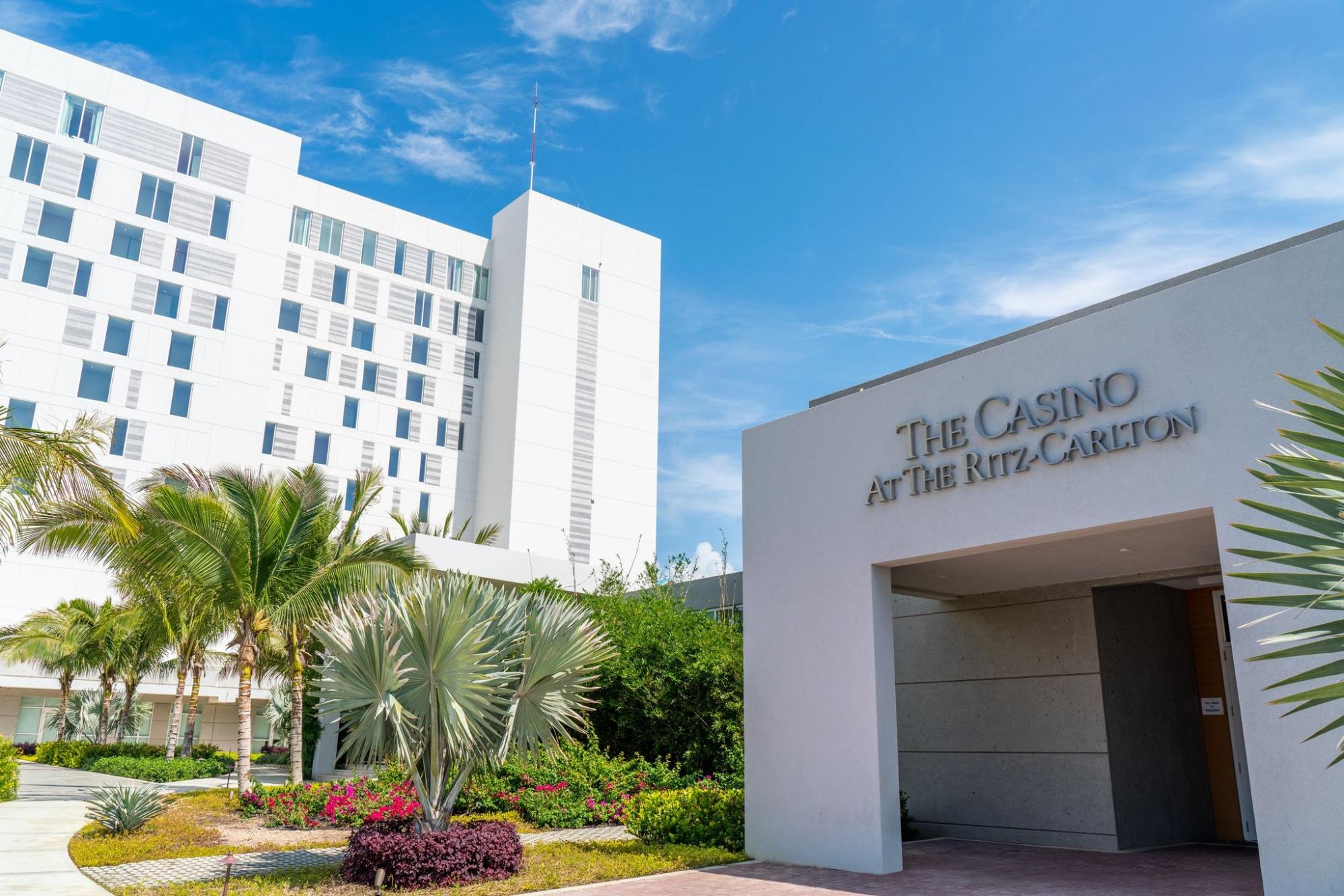 UNIT 1040 (4A) RITZ CARLTON 3BR/4BA/DEN/LAUNDRY