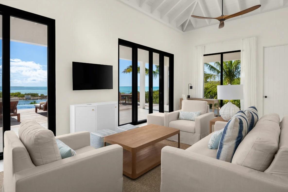 SEA BREEZE BUNGALOW — photo 3